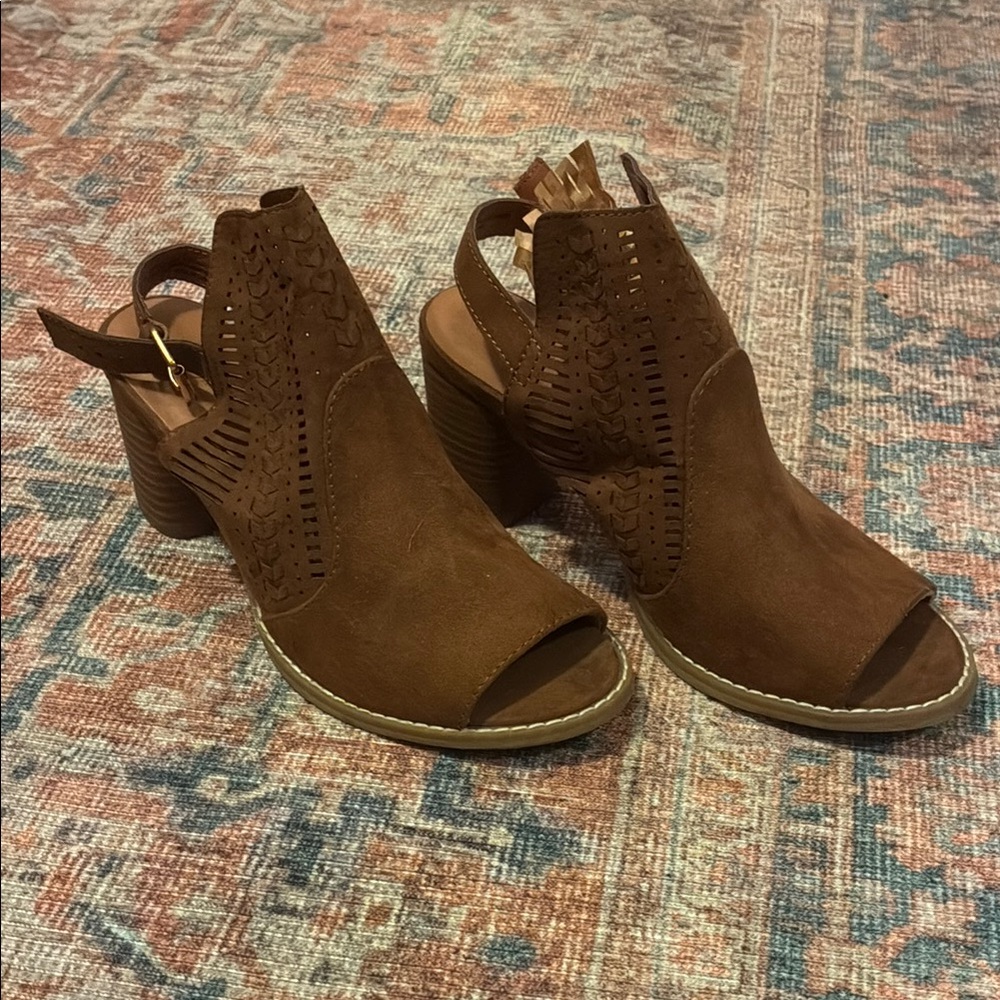 Universal Thread Brown Women's Peep-Toe Heeled Sandals